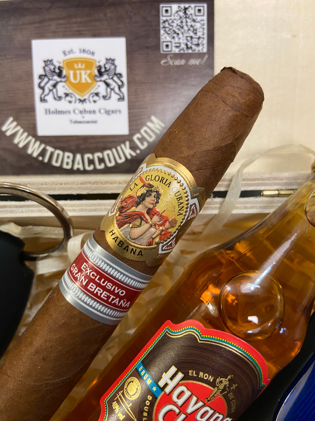 La Gloria Cubana Britanicas Extra (UK Edition) Gift Box – with Colibri Lighter, Cutter & Rum