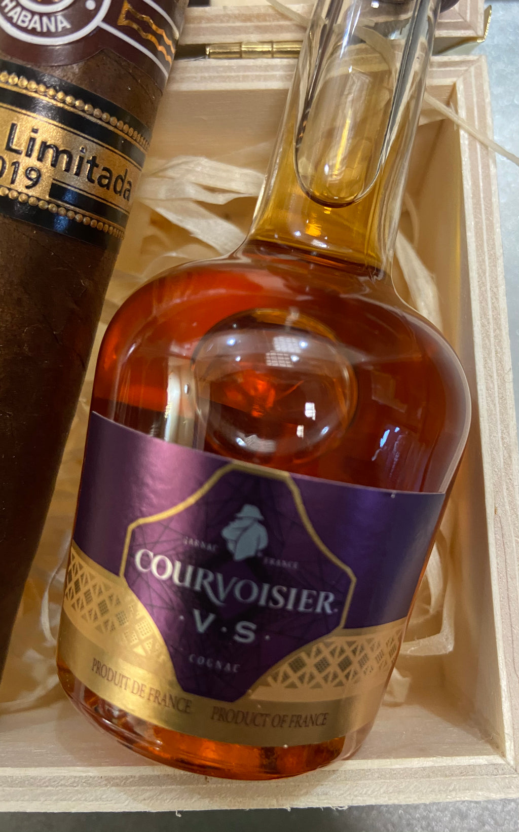 Montecristo Supremos – Edición Limitada 2019 Gift Box – with Colibri Lighter, Cutter & Cognac